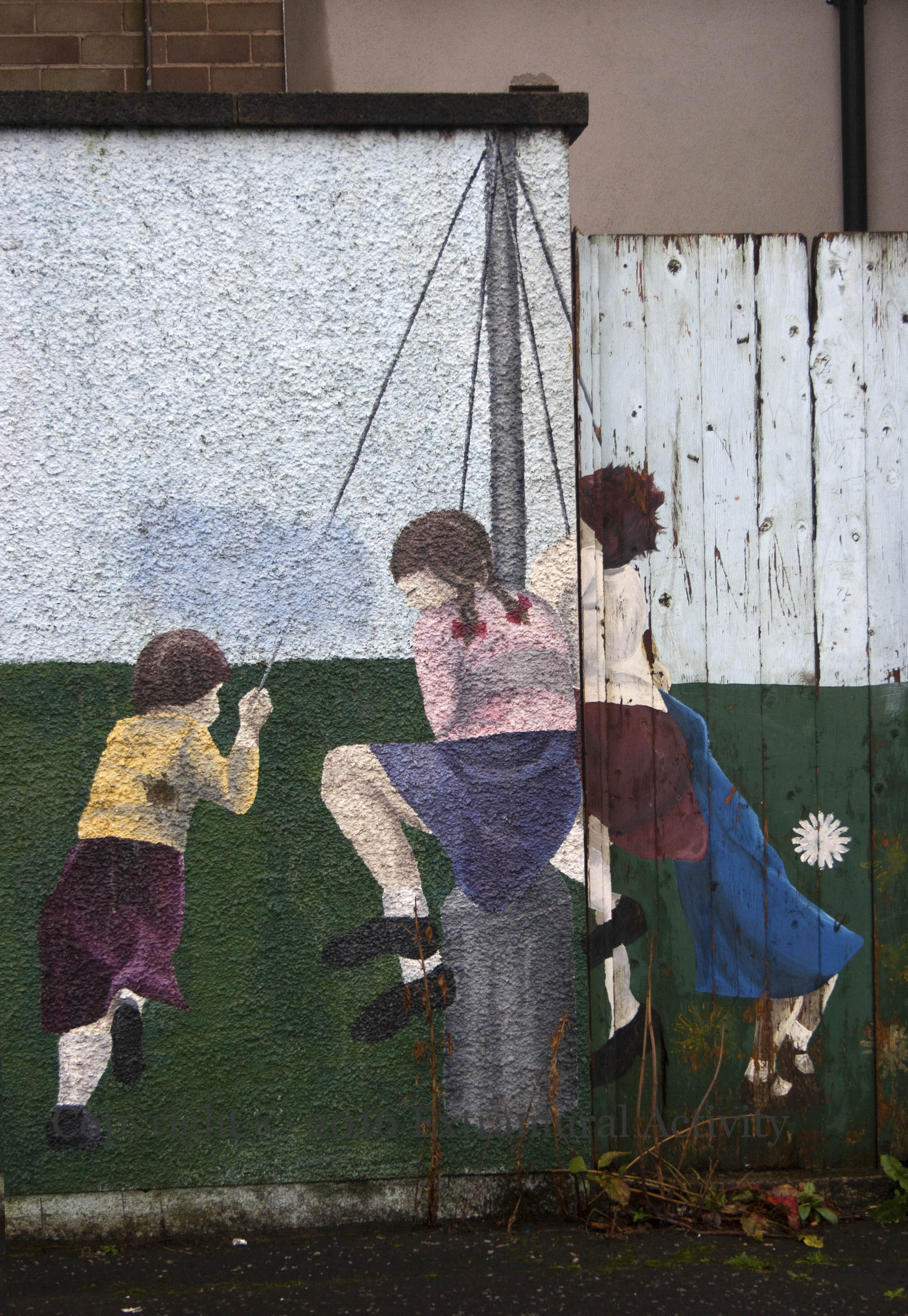 03924-2016-10-18-taugh-family-centre-swings