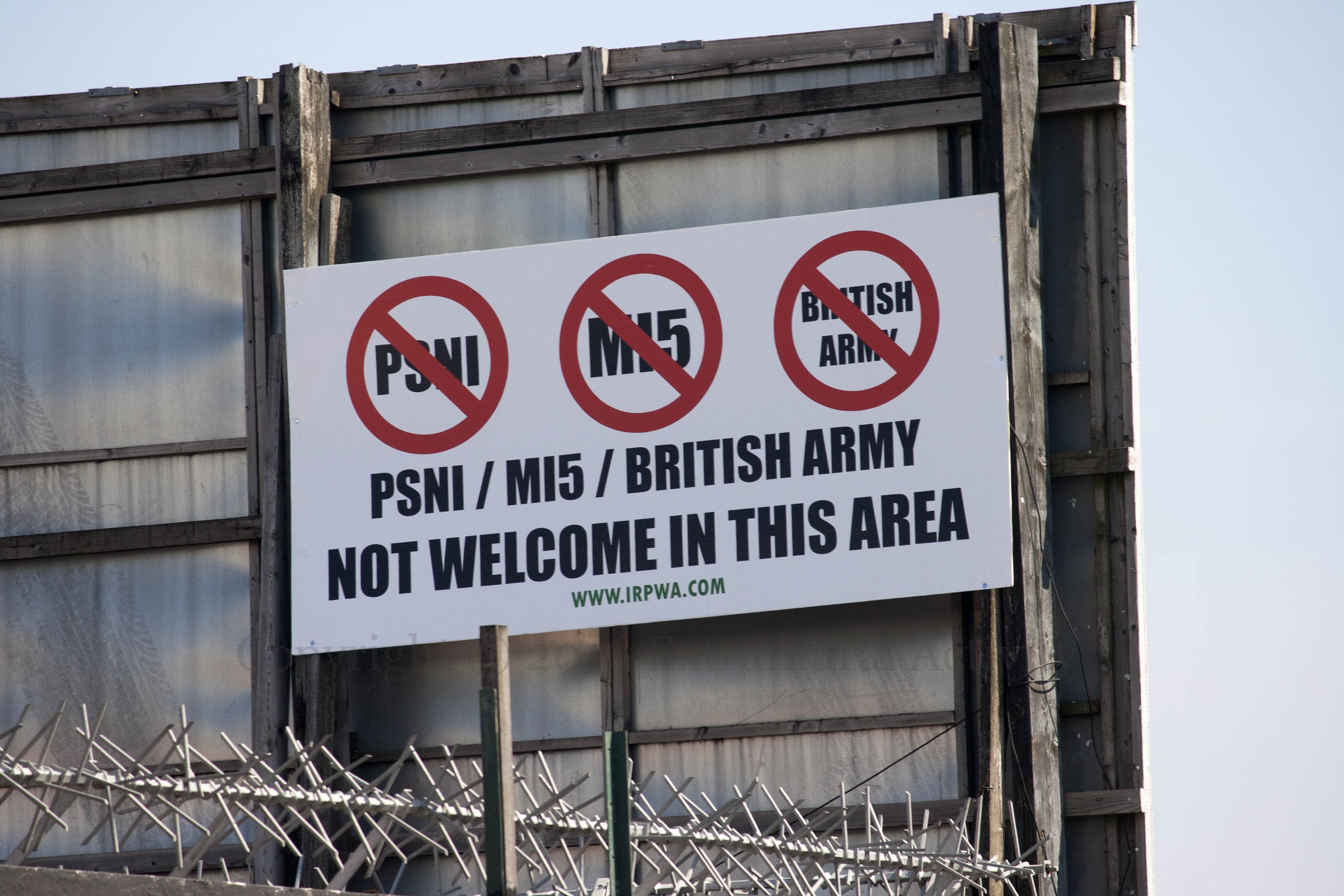03497-2016-06-03-not-welcome-in-this-area